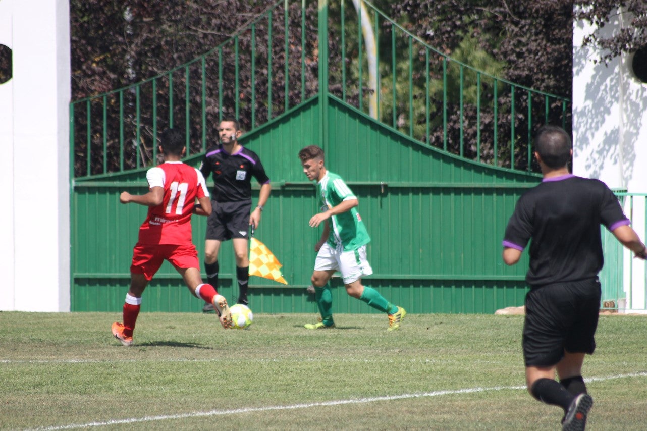 Algunas imágenes del encuentro de la tercera jornada de liga de Tercera División disputado en el Municipal de San Roque y que acabó 2-5 (08-09-2019)