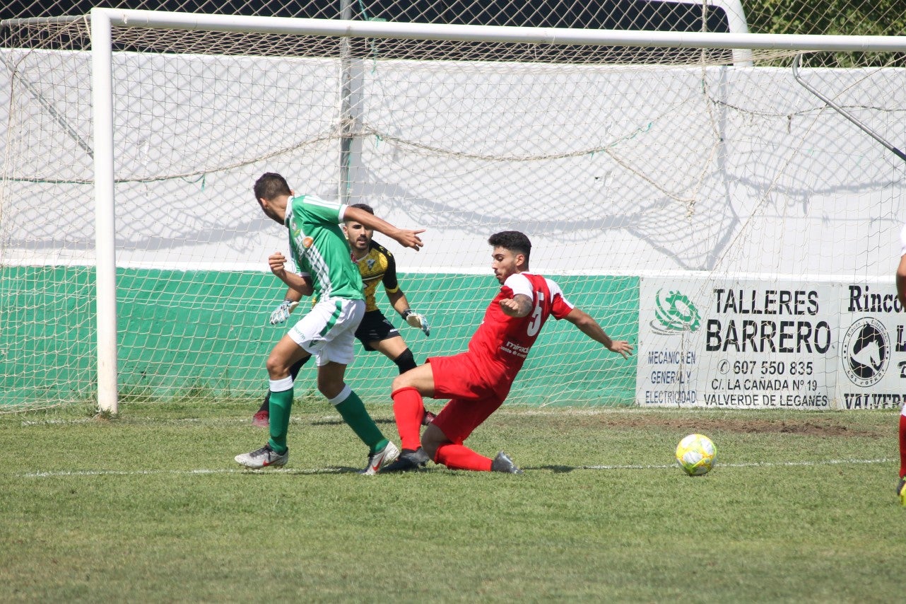 Algunas imágenes del encuentro de la tercera jornada de liga de Tercera División disputado en el Municipal de San Roque y que acabó 2-5 (08-09-2019)