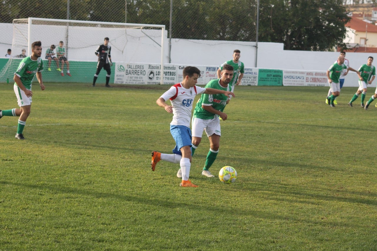 Algunas imágenes del encuentro de la quinta jornada de liga de Tercera División disputado en el Municipal de San Roque y que acabó en empate a cero. (22-09-2019)
