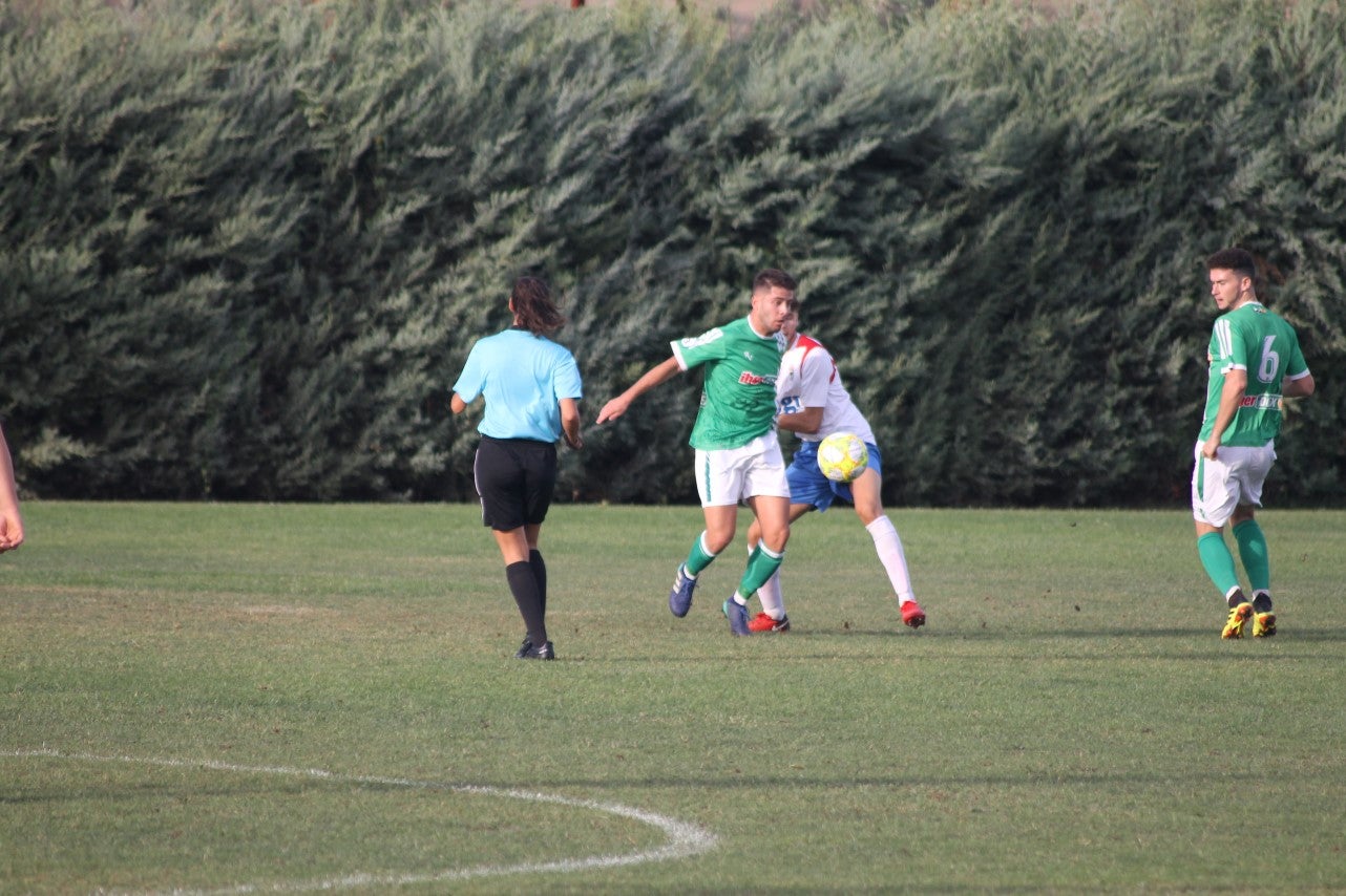 Algunas imágenes del encuentro de la quinta jornada de liga de Tercera División disputado en el Municipal de San Roque y que acabó en empate a cero. (22-09-2019)