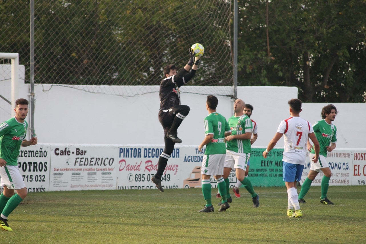 Algunas imágenes del encuentro de la quinta jornada de liga de Tercera División disputado en el Municipal de San Roque y que acabó en empate a cero. (22-09-2019)