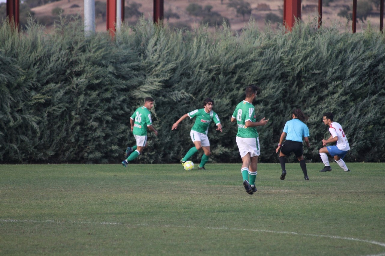 Algunas imágenes del encuentro de la quinta jornada de liga de Tercera División disputado en el Municipal de San Roque y que acabó en empate a cero. (22-09-2019)