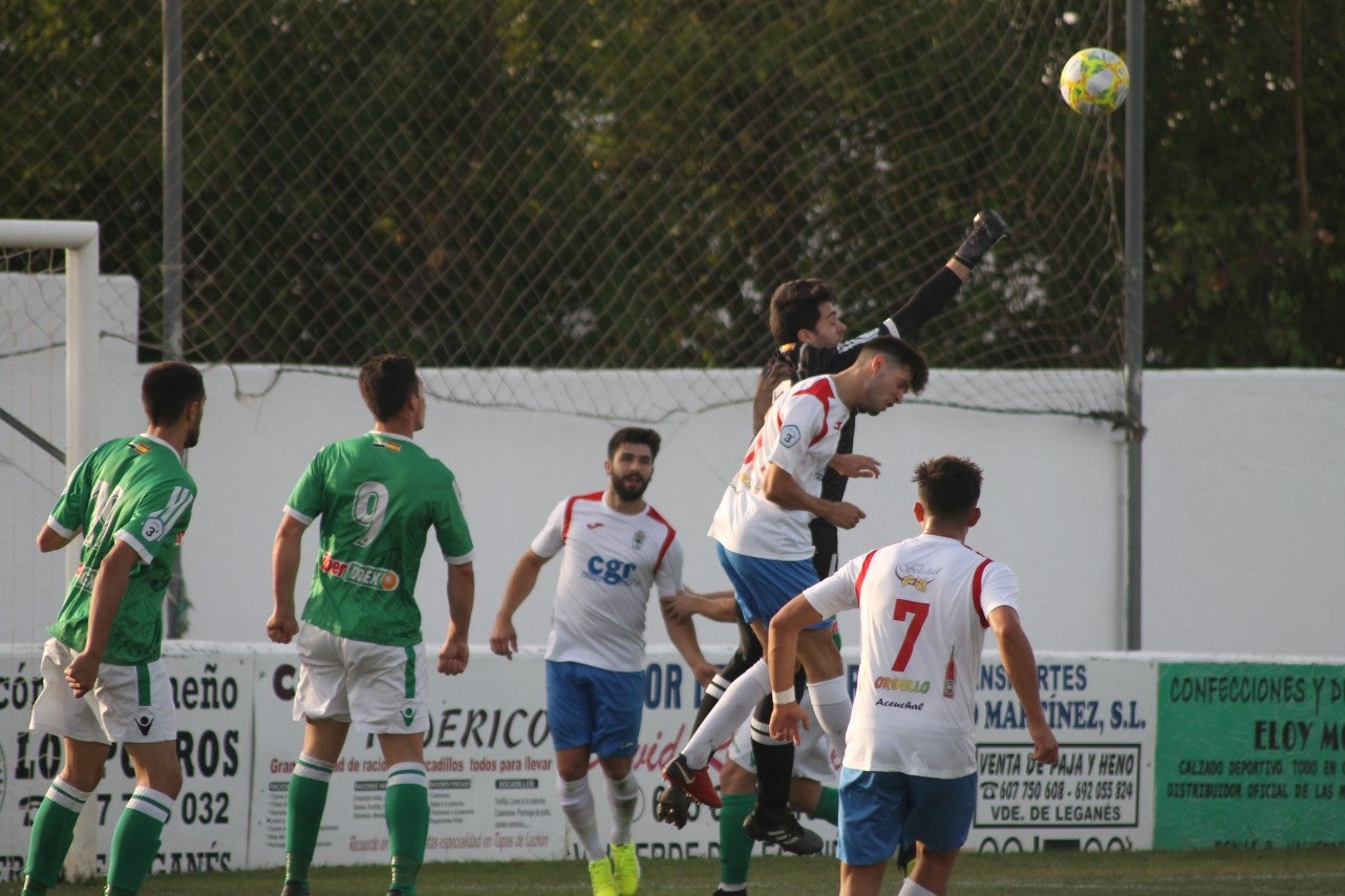 Algunas imágenes del encuentro de la quinta jornada de liga de Tercera División disputado en el Municipal de San Roque y que acabó en empate a cero. (22-09-2019)