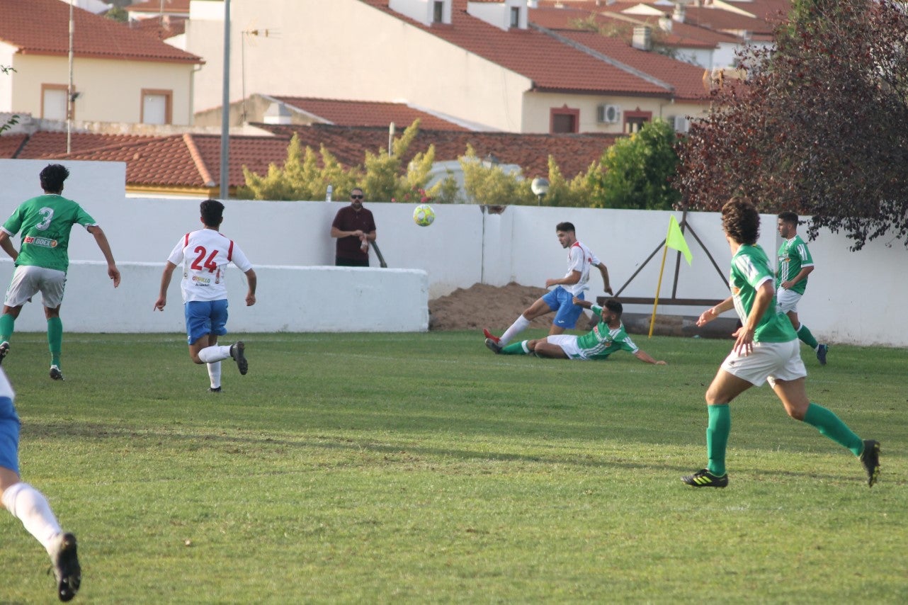 Algunas imágenes del encuentro de la quinta jornada de liga de Tercera División disputado en el Municipal de San Roque y que acabó en empate a cero. (22-09-2019)