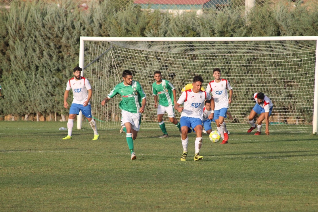 Algunas imágenes del encuentro de la quinta jornada de liga de Tercera División disputado en el Municipal de San Roque y que acabó en empate a cero. (22-09-2019)