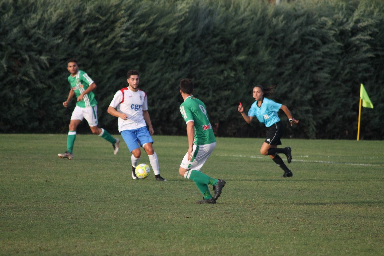 Algunas imágenes del encuentro de la quinta jornada de liga de Tercera División disputado en el Municipal de San Roque y que acabó en empate a cero. (22-09-2019)