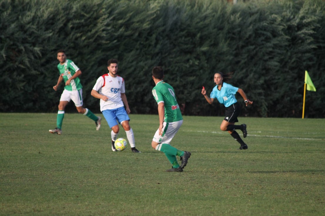 Algunas imágenes del encuentro de la quinta jornada de liga de Tercera División disputado en el Municipal de San Roque y que acabó en empate a cero. (22-09-2019)