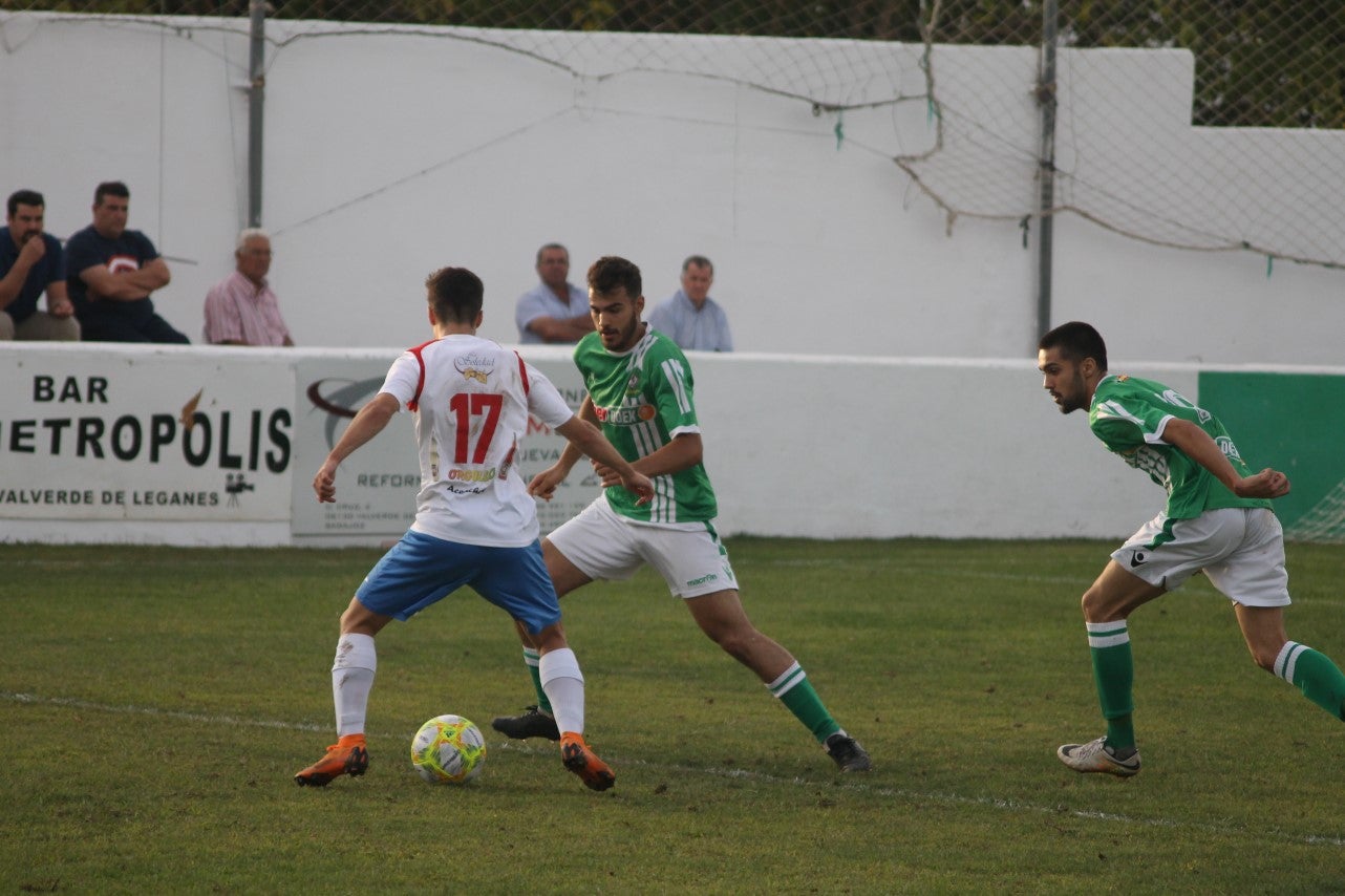 Algunas imágenes del encuentro de la quinta jornada de liga de Tercera División disputado en el Municipal de San Roque y que acabó en empate a cero. (22-09-2019)