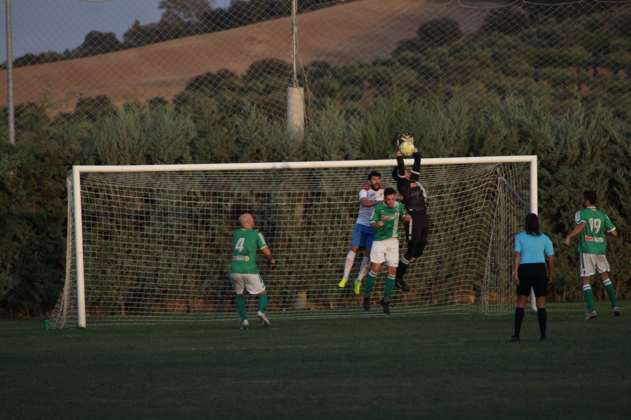 Algunas imágenes del encuentro de la quinta jornada de liga de Tercera División disputado en el Municipal de San Roque y que acabó en empate a cero. (22-09-2019)