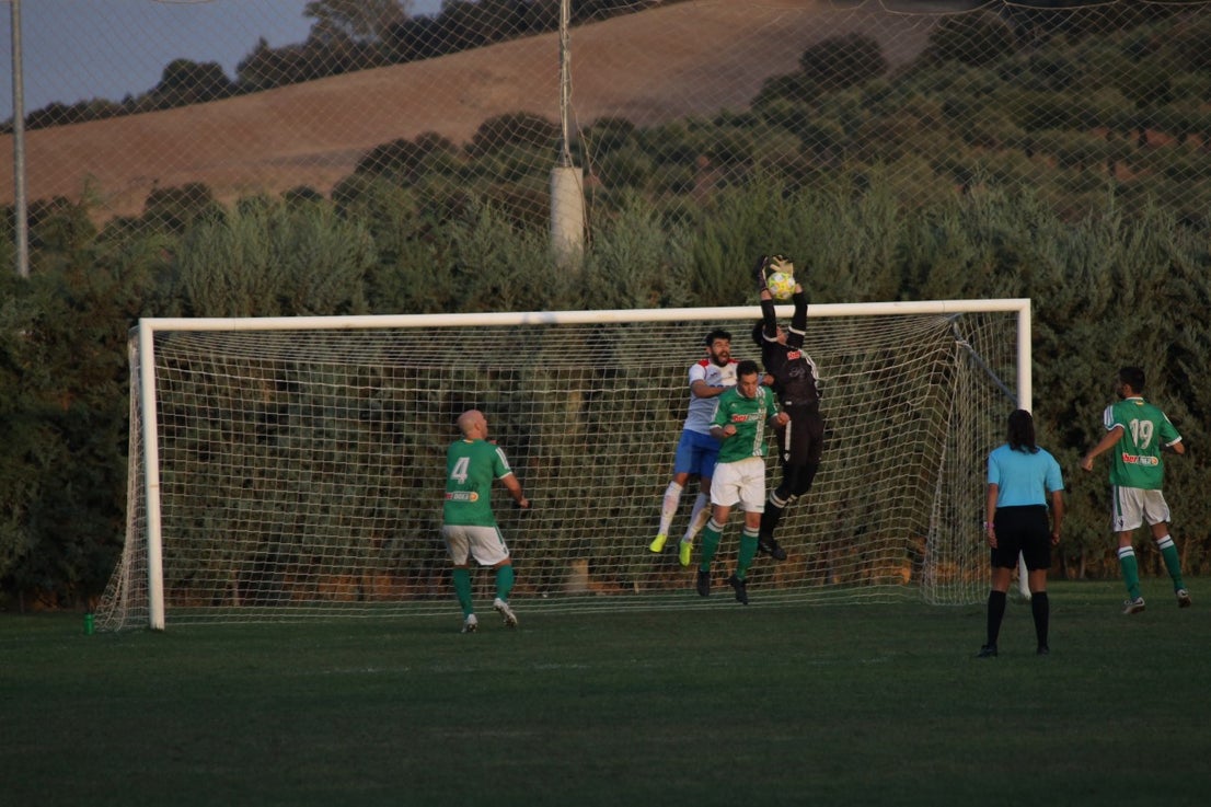 Algunas imágenes del encuentro de la quinta jornada de liga de Tercera División disputado en el Municipal de San Roque y que acabó en empate a cero. (22-09-2019)