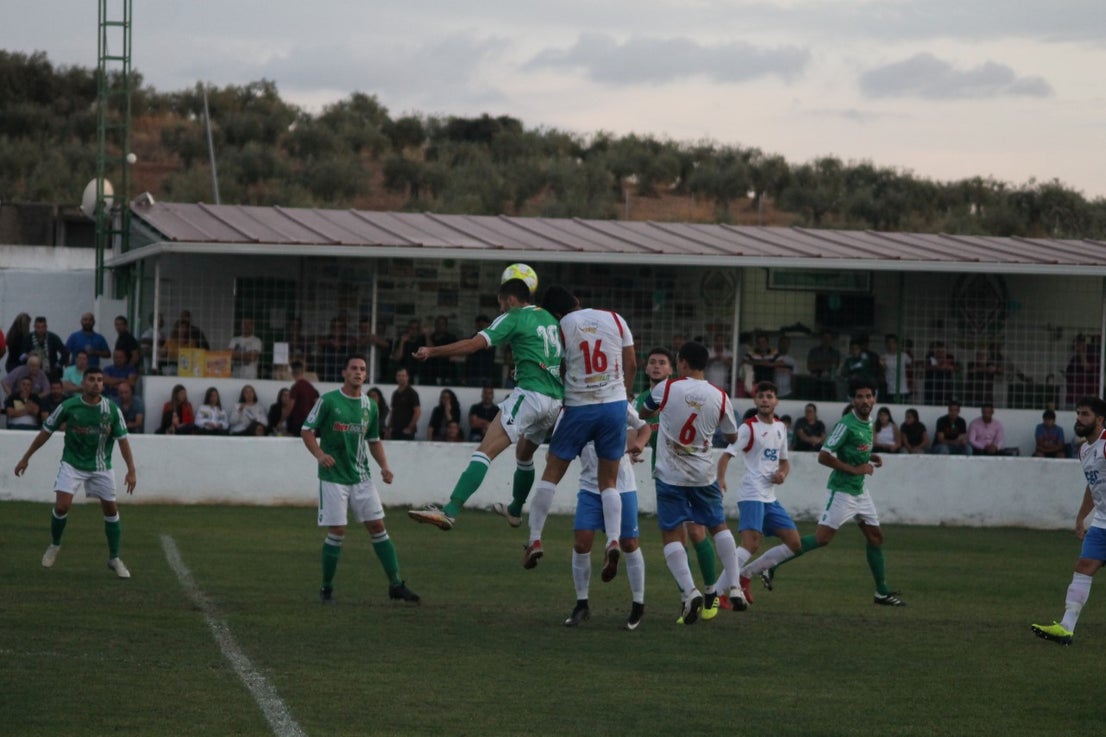 Algunas imágenes del encuentro de la quinta jornada de liga de Tercera División disputado en el Municipal de San Roque y que acabó en empate a cero. (22-09-2019)