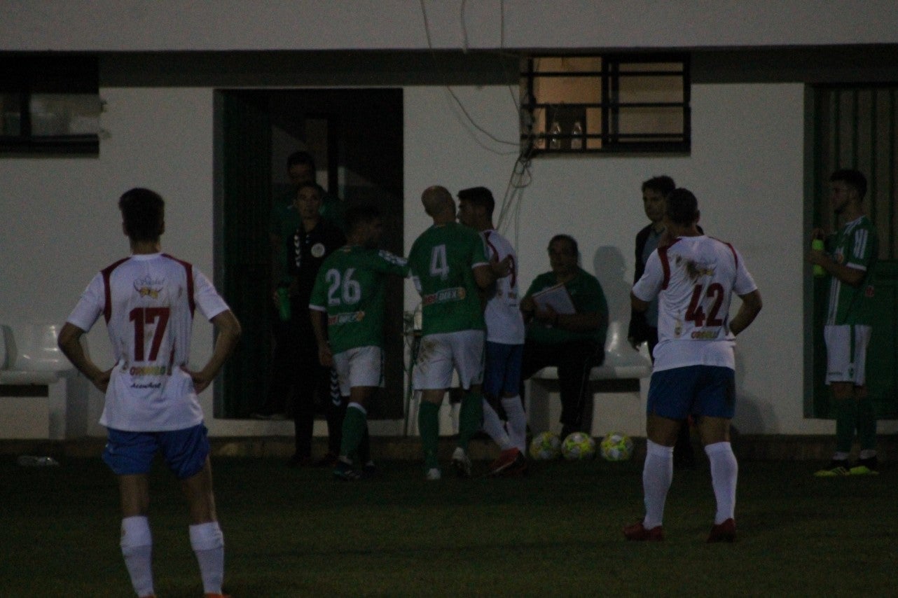 Algunas imágenes del encuentro de la quinta jornada de liga de Tercera División disputado en el Municipal de San Roque y que acabó en empate a cero. (22-09-2019)
