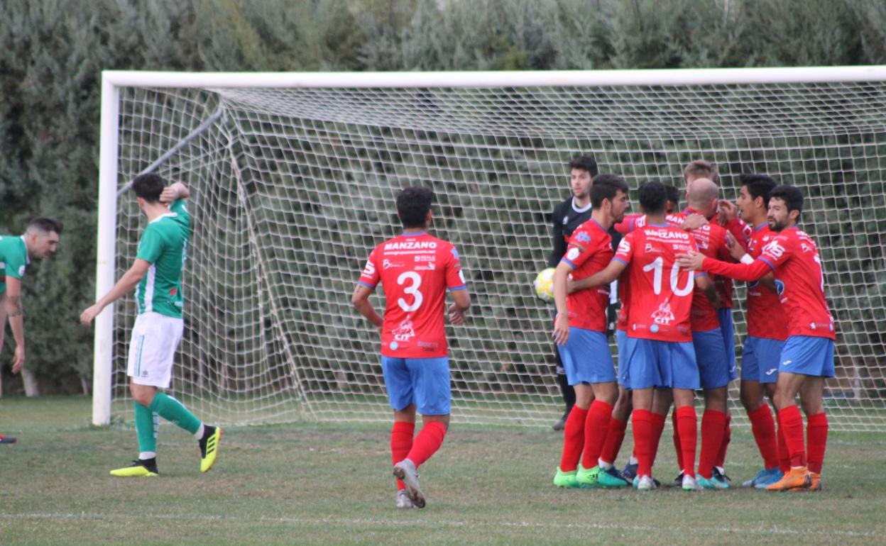 Celebración del primer gol visitante