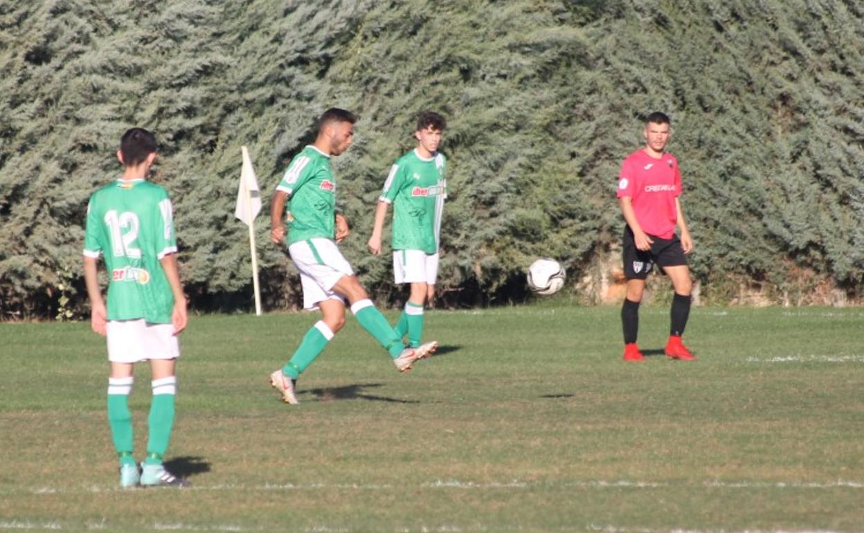 Manu fue el autor de los tres goles valverdeños