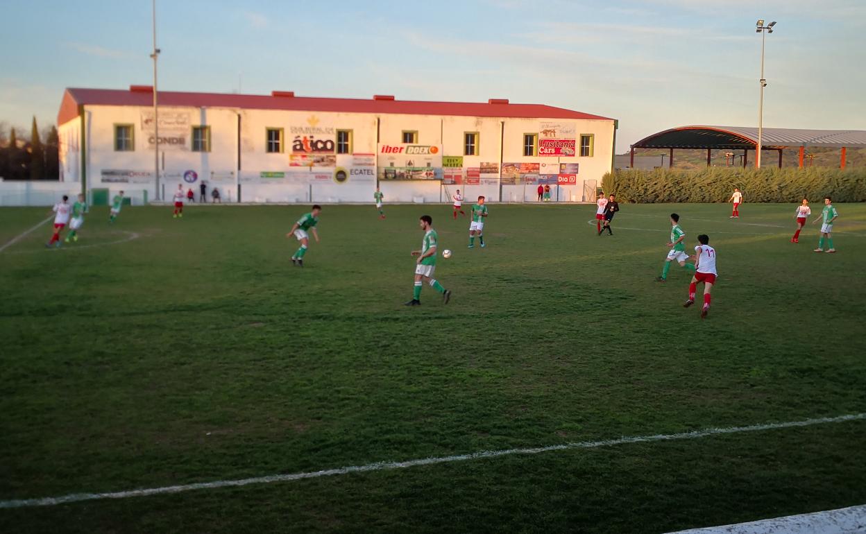 Encuentro de juveniles entre el Racing Valverdeño y el Gran Maestre