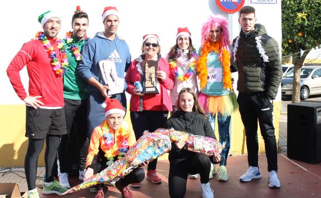 Imagen. Vencedores y organizadores de la prueba