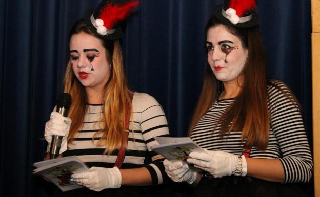 Sara y Victoria, presentadoras del concurso