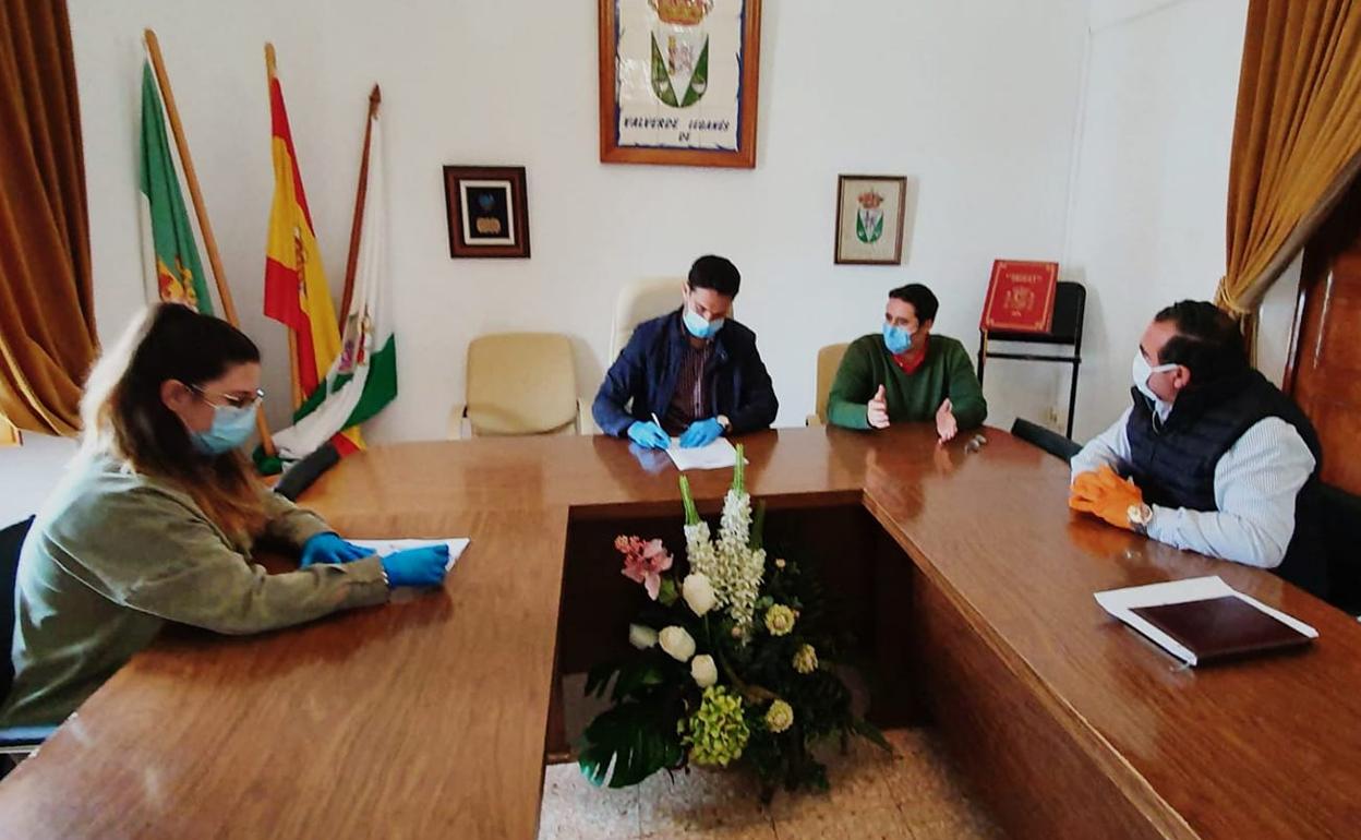 Firma del pacto entre PSOE y PP