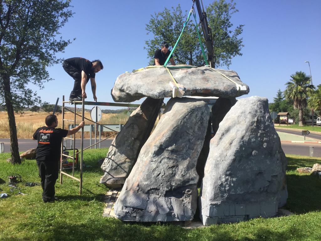 Fotos: Replica del Dolmen El Rebellao