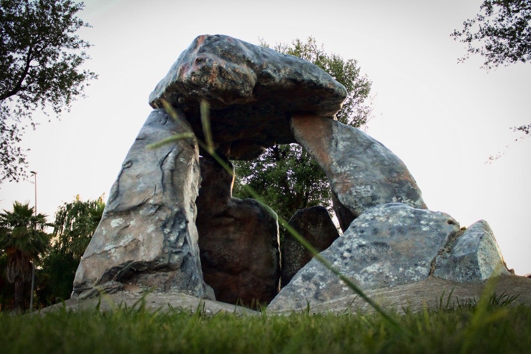 Fotos: Replica del Dolmen El Rebellao