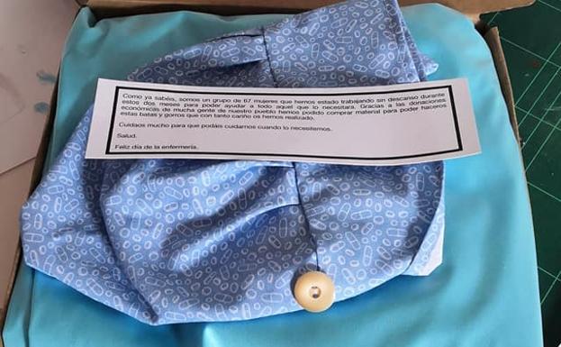 Bata, gorro y dedicatoria