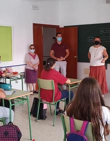 Imagen secundaria 2 - Visita del alcalde a los centros educativos de Valverde