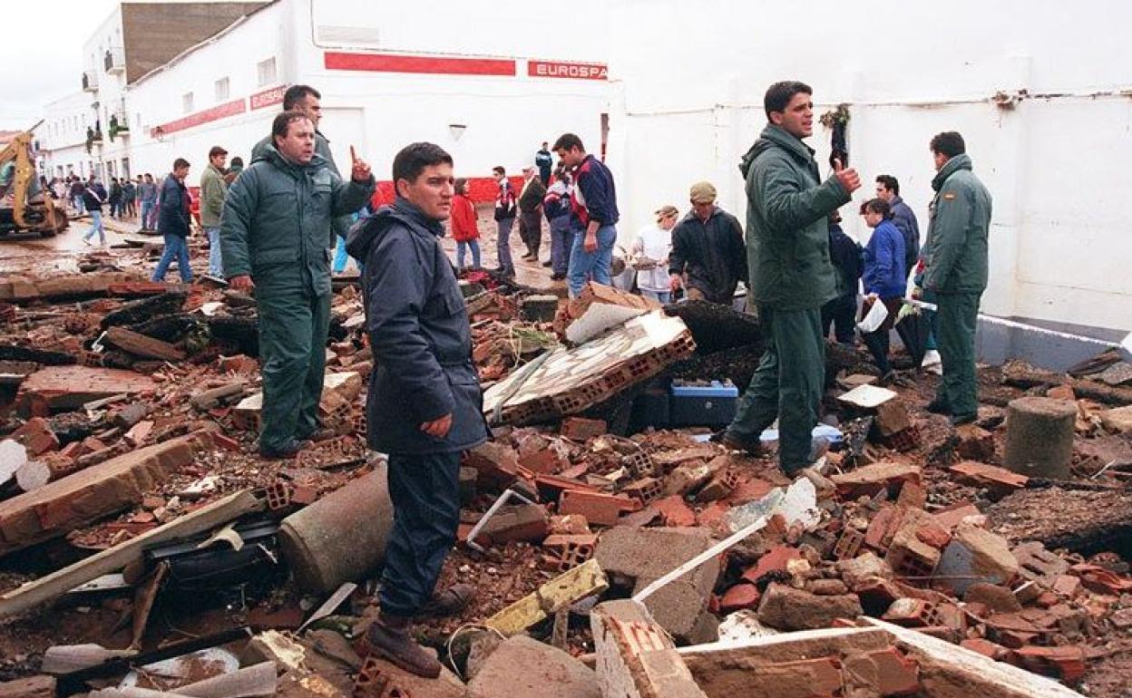 Destrozos en la calle Bonal