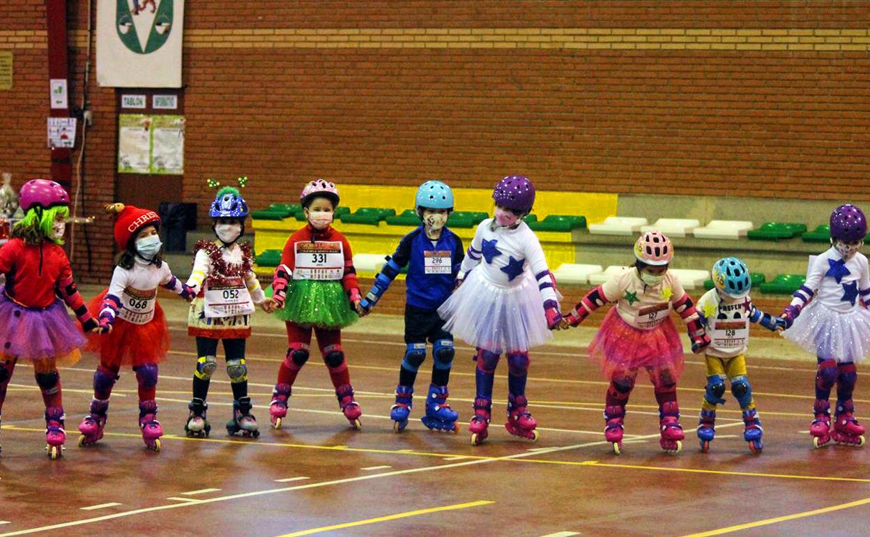 Los más pequeños sobre los patines