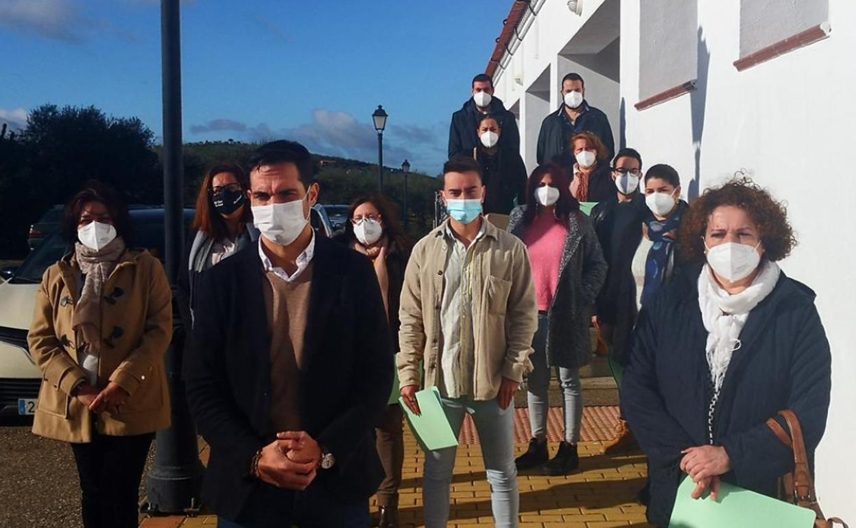Foto de familia de todos los participantes en la clausura