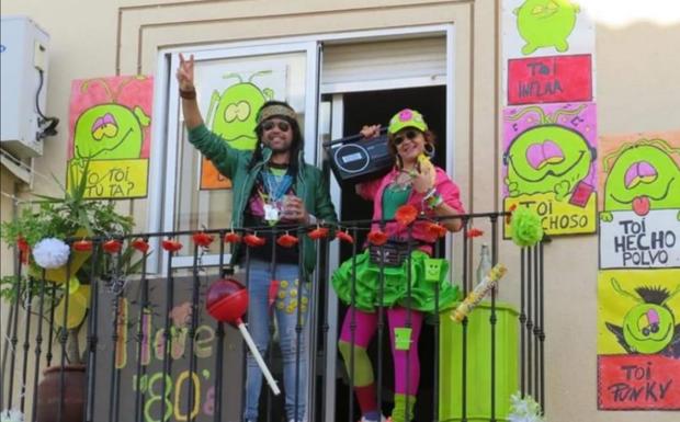 Emilio y Dolores en la fiesta de los 80