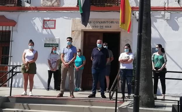 Minuto de silencio guardado por la corporación municipal en homenaje a las víctimas del coronavirus