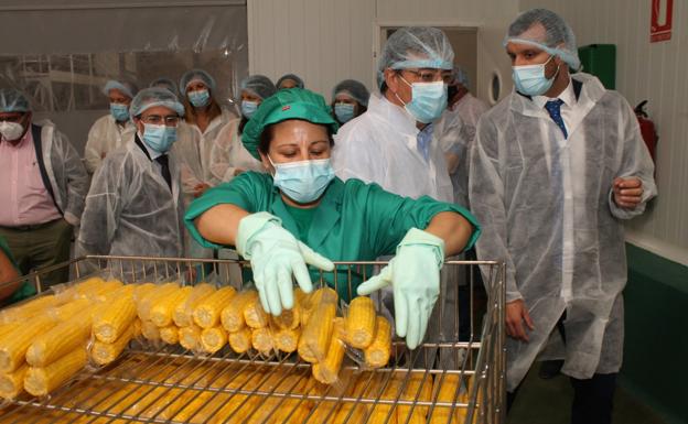 Imagen. Visita por las instalaciones