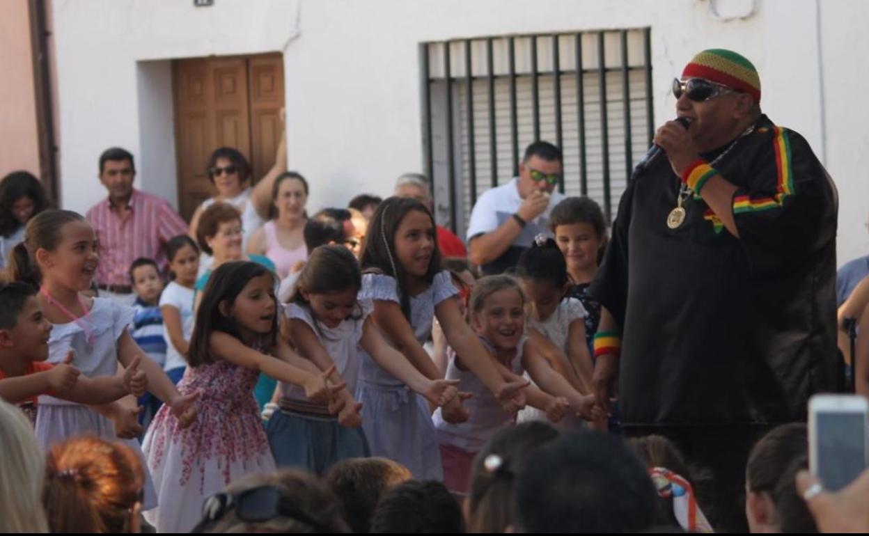 Uno de los conciertos más llamativos en las ferias de ediciones pasadas, el de King África