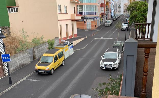 Todo se encuentra cubierto por los restos de piedras negras