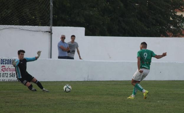 Imagen. Manu consigue el cuarto gol del partido