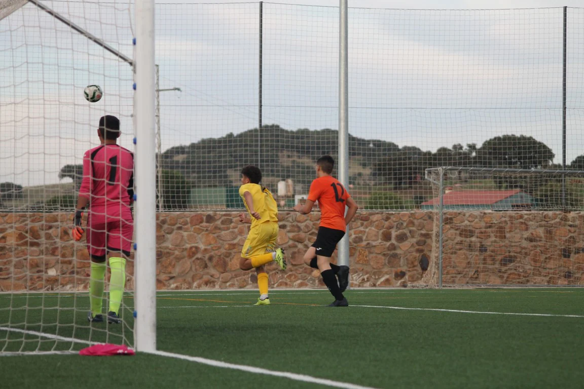 Fotos: Juveniles: Racing Valverdeño – Alconchel