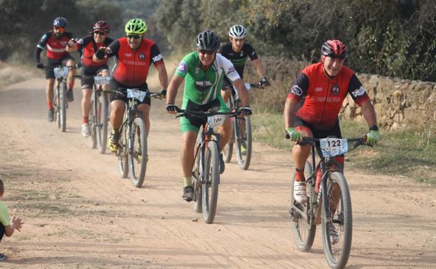 Imagen. José Luis Rodríguez, José Miguel Ortiz, David Anduras y Mario Chacón, durante la subida del Convento 'Madre de Dios'