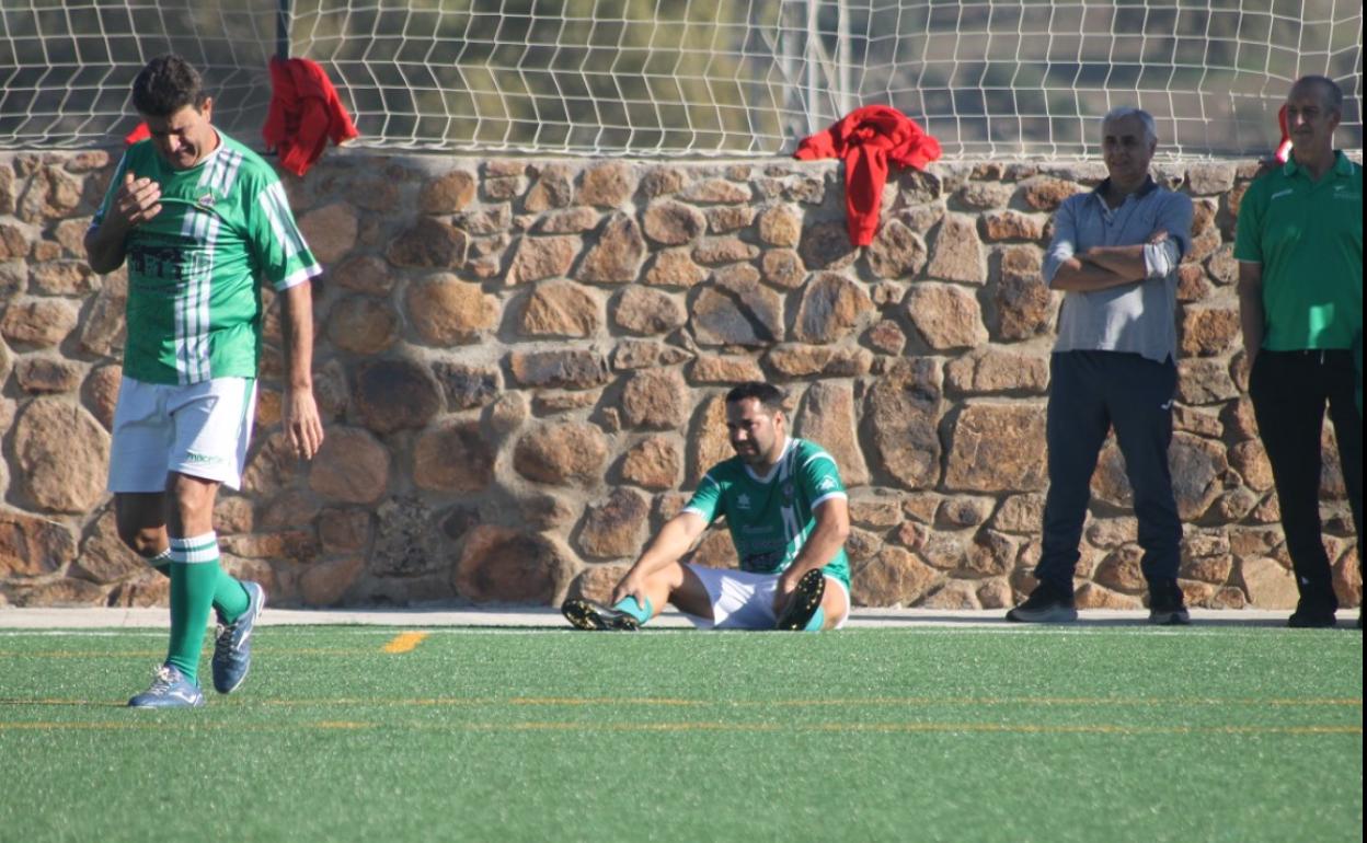 Nico tuvo que ser sustituido por lesión. entró en su lugar Mendoza