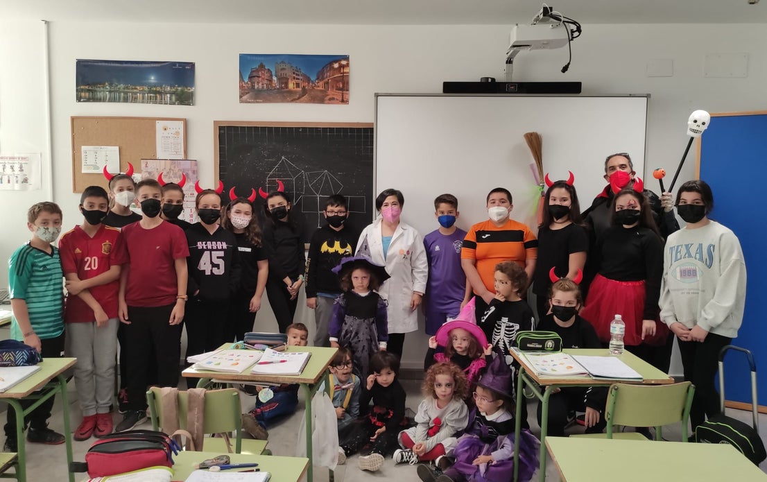 Fotos: Celebración de 'Todos los Santos' y Halloween en el Colegio Público 'César Hurtado Delicado'