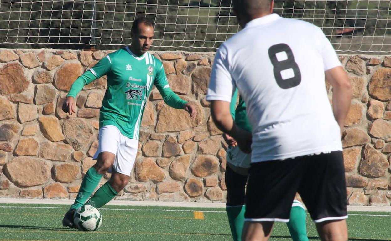 Los Veteranos empatan al líder en el partido aplazado