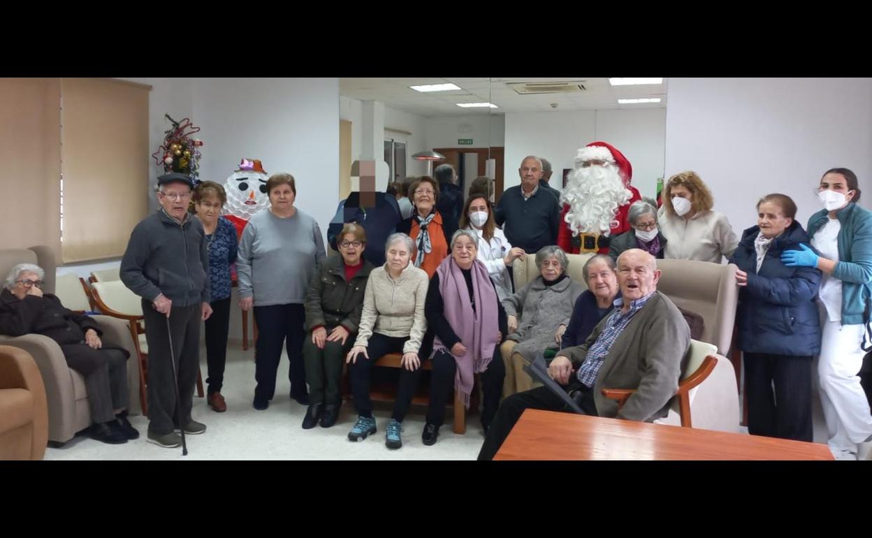 Los usuarios junto a Papá Noel