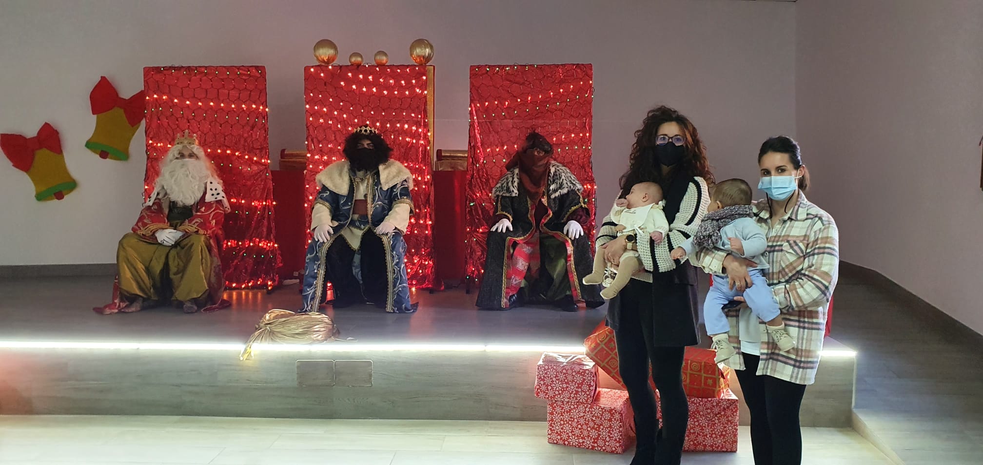 Fotos: Entrega de las cartas a SSMM Los Reyes Magos (03-01-2022)