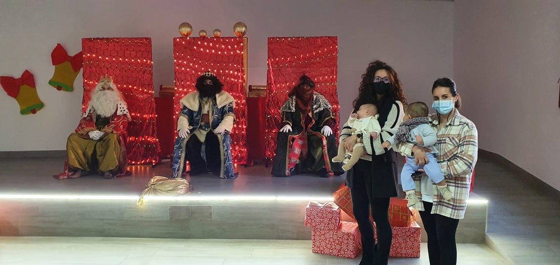 Fotos: Entrega de las cartas a SSMM Los Reyes Magos (03-01-2022)