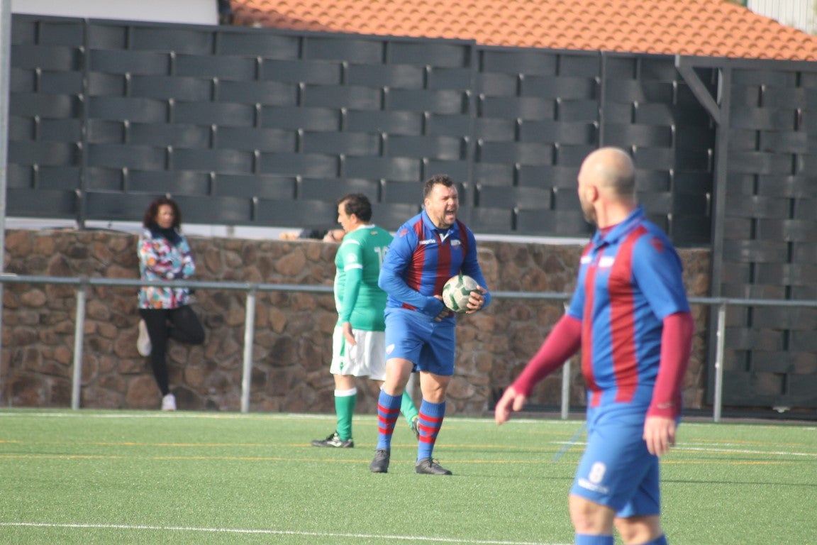 Fotos: Veteranos Valverde – CF Extremadura Veteranos