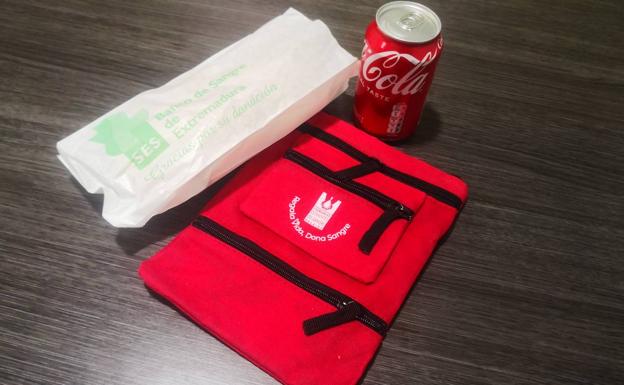 Obsequio, bocadillo y refresco que se entregan a cada donante