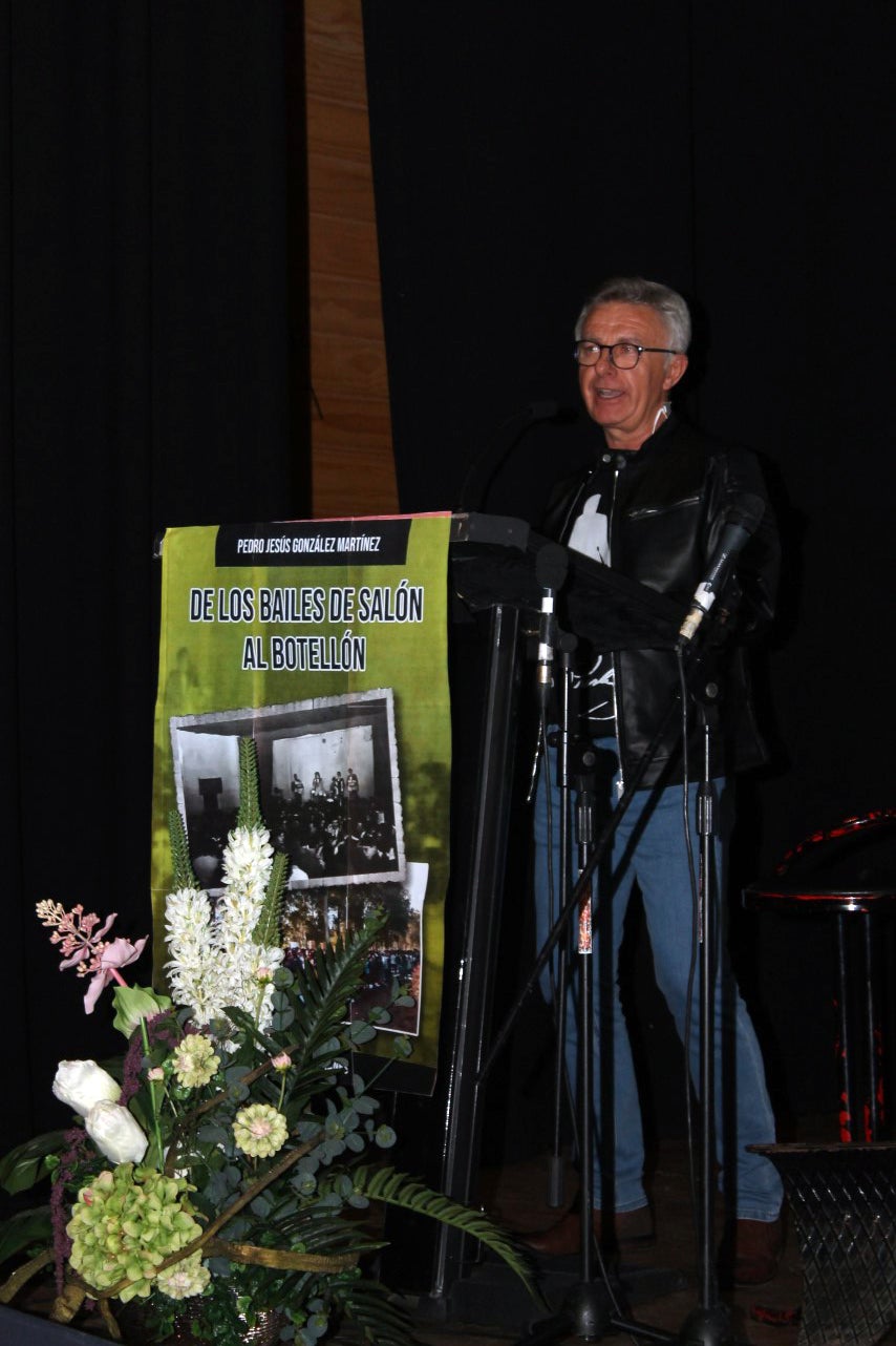 Fotos: Presentación del libro ‘De los bailes de salón al botellón’