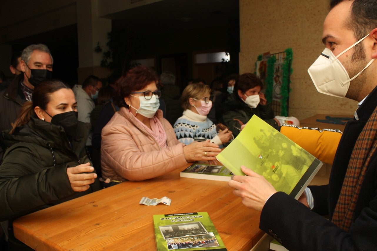 Fotos: Presentación del libro ‘De los bailes de salón al botellón’