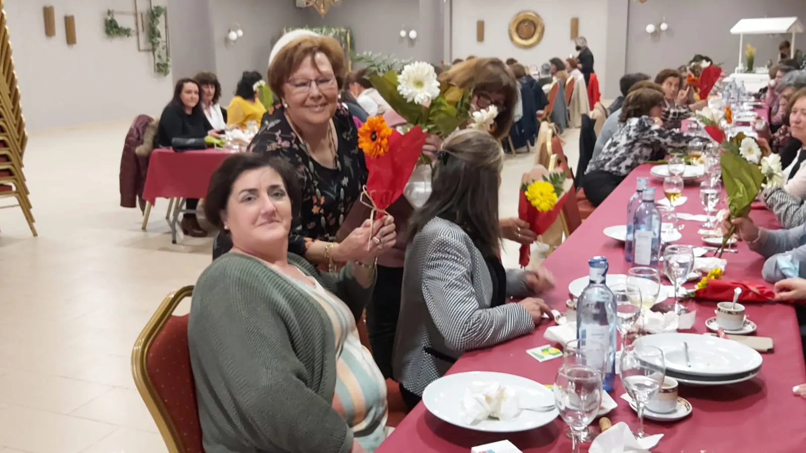 Fotos: Comida de convivencia de la Asociación de Mujeres