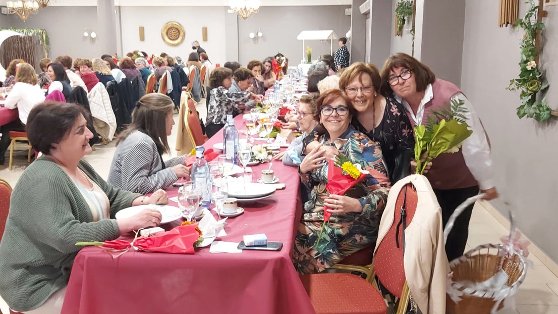 Fotos: Comida de convivencia de la Asociación de Mujeres