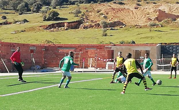 Con el 3 - 2 los pacenses tuvieron varias ocasiones de empatar